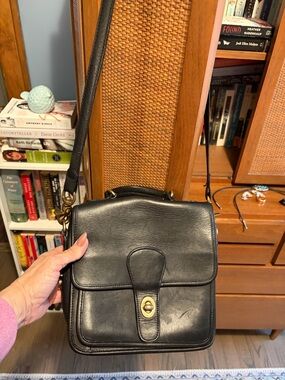 Vintage COACH Black Leather Crossbody Shoulder Bag